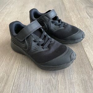 NIKE - LIKE NEW - Toddler Boy Star Runner 2.0 Sneakers SIZE 11C - Black Velcro